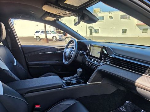 Used 2025 Toyota Camry SE w/ Convenience Package image 11