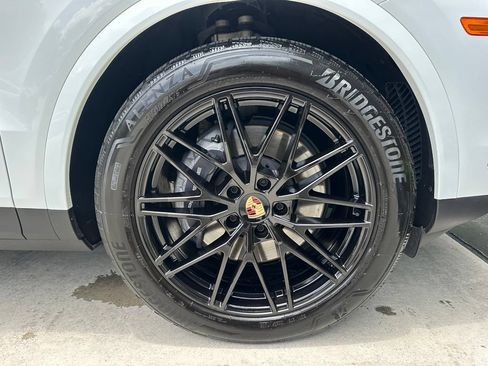 Certified 2026 Porsche Cayenne AWD/4WD image 15