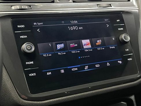 Used 2023 Volkswagen Tiguan SE image 27