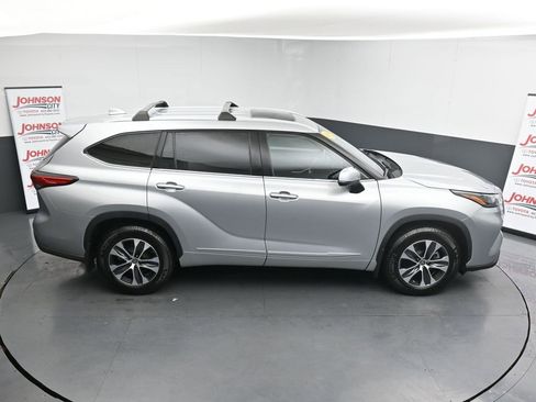 Used 2022 Toyota Highlander XLE image 38