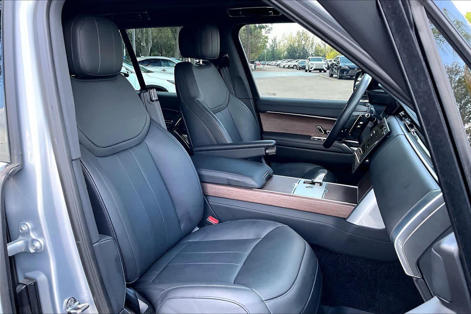 Used 2025 Land Rover Range Rover SE AWD/4WD image 16