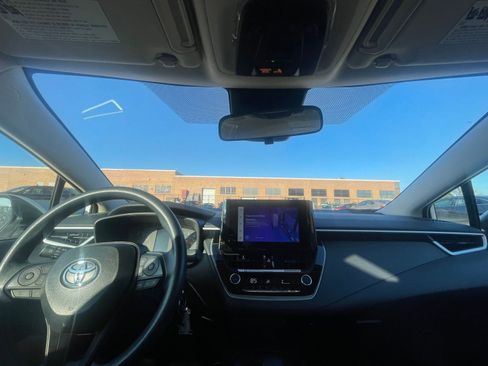 Used 2025 Toyota Corolla LE image 33