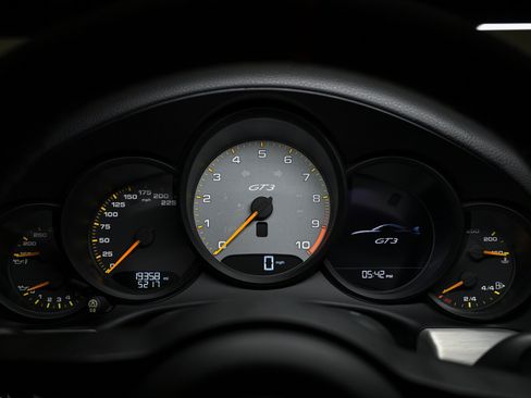 Used 2018 Porsche 911 GT3 RWD image 7