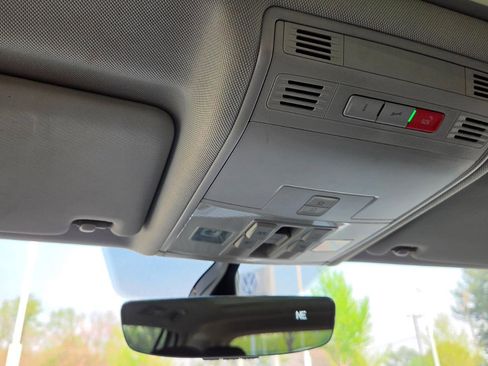 Used 2021 Volkswagen Tiguan SE w/ Panoramic Sunroof Package image 33