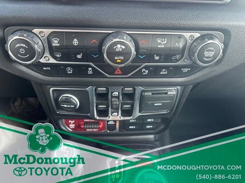 Used 2025 Jeep Gladiator Sport AWD/4WD image 13