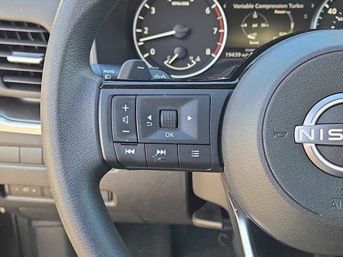 Used 2023 Nissan Rogue SV image 22