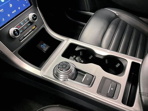 Used 2024 Ford Edge SEL image 16