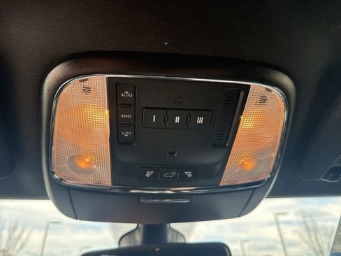 Used 2018 Jeep Grand Cherokee Limited image 25