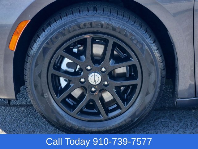 Used 2022 Chrysler Pacifica Touring FWD image 10