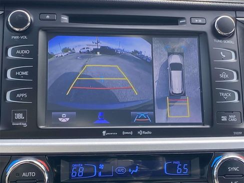 Used 2019 Toyota Highlander AWD V6 image 30