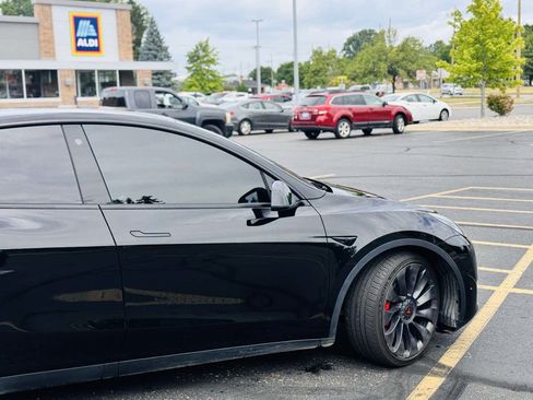 Used 2021 Tesla Model Y Performance AWD/4WD image 3