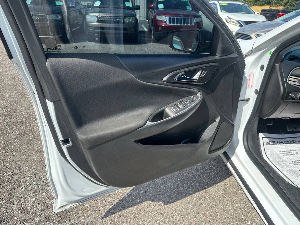 Used 2018 Chevrolet Malibu LS FWD image 11