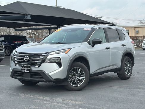 Used 2024 Nissan Rogue S image 2