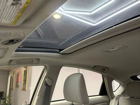 Used 2013 Toyota Prius Three w/ Solar Roof Pkg image 22