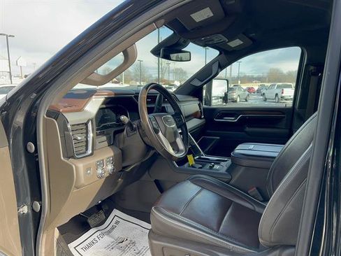 Used 2024 GMC Sierra 3500 Denali image 15