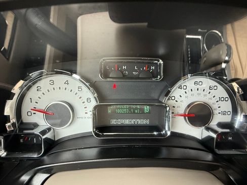 Used 2011 Ford Expedition Limited AWD/4WD image 22
