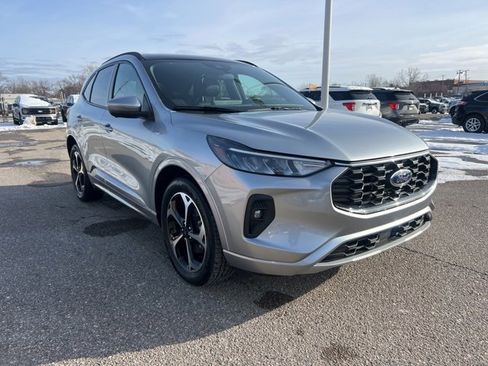 Certified 2023 Ford Escape ST-Line Select w/ Tech Pack #2 image 3