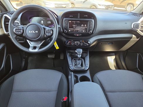 Used 2025 Kia Soul image 23