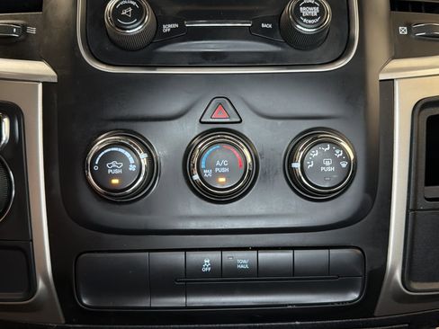 Used 2014 RAM 1500 Classic SLT RWD image 28