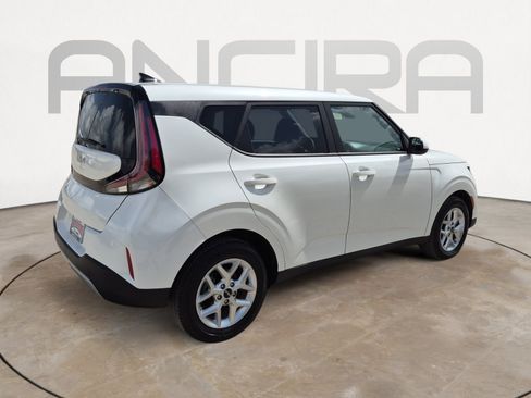 Used 2025 Kia Soul LX w/ LX Technology Package FWD image 10