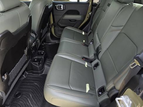 Used 2025 Jeep Gladiator Mojave w/ Convenience Group AWD/4WD image 31