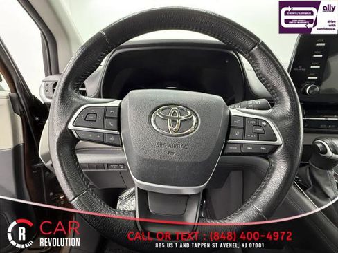 Used 2024 Toyota Sienna XLE image 22