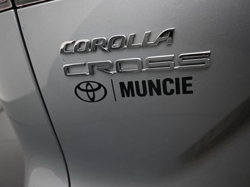 Used 2025 Toyota Corolla Cross XLE FWD image 35