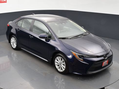 Used 2025 Toyota Corolla LE w/ LE Premium Package image 22