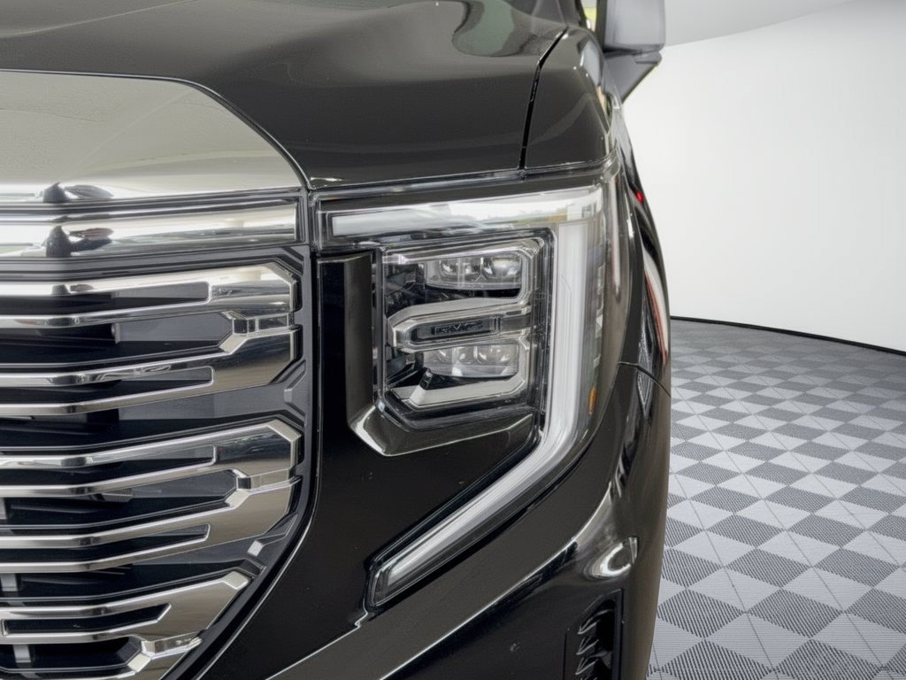 Used 2025 GMC Sierra 1500 Denali AWD/4WD image 9