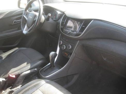 Used 2018 Chevrolet Trax LT w/ LT Convenience Package AWD/4WD image 16