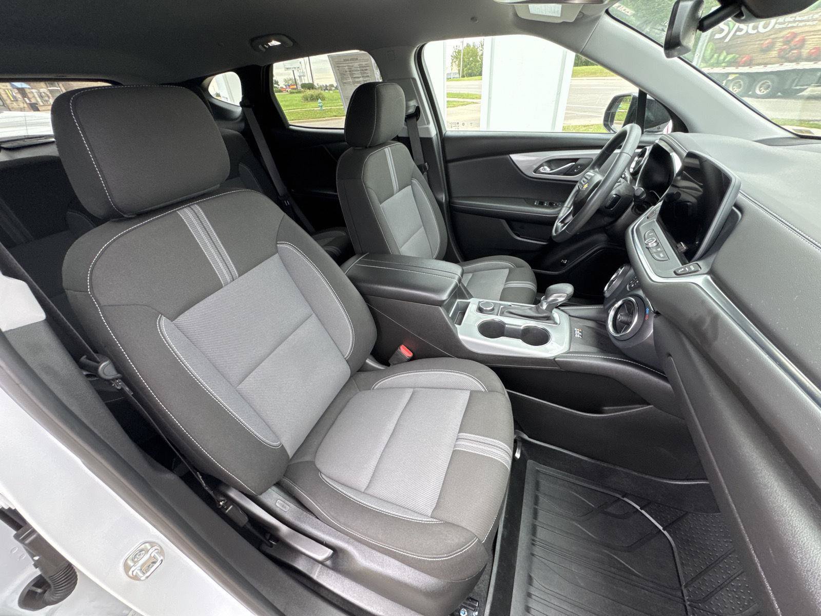 Used 2025 Chevrolet Blazer LT w/ Convenience Package FWD image 17