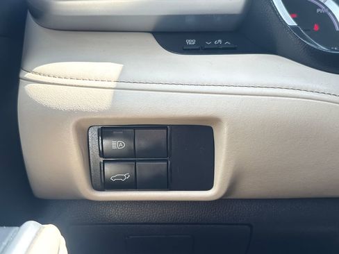 Used 2025 Toyota Highlander XLE AWD/4WD image 45