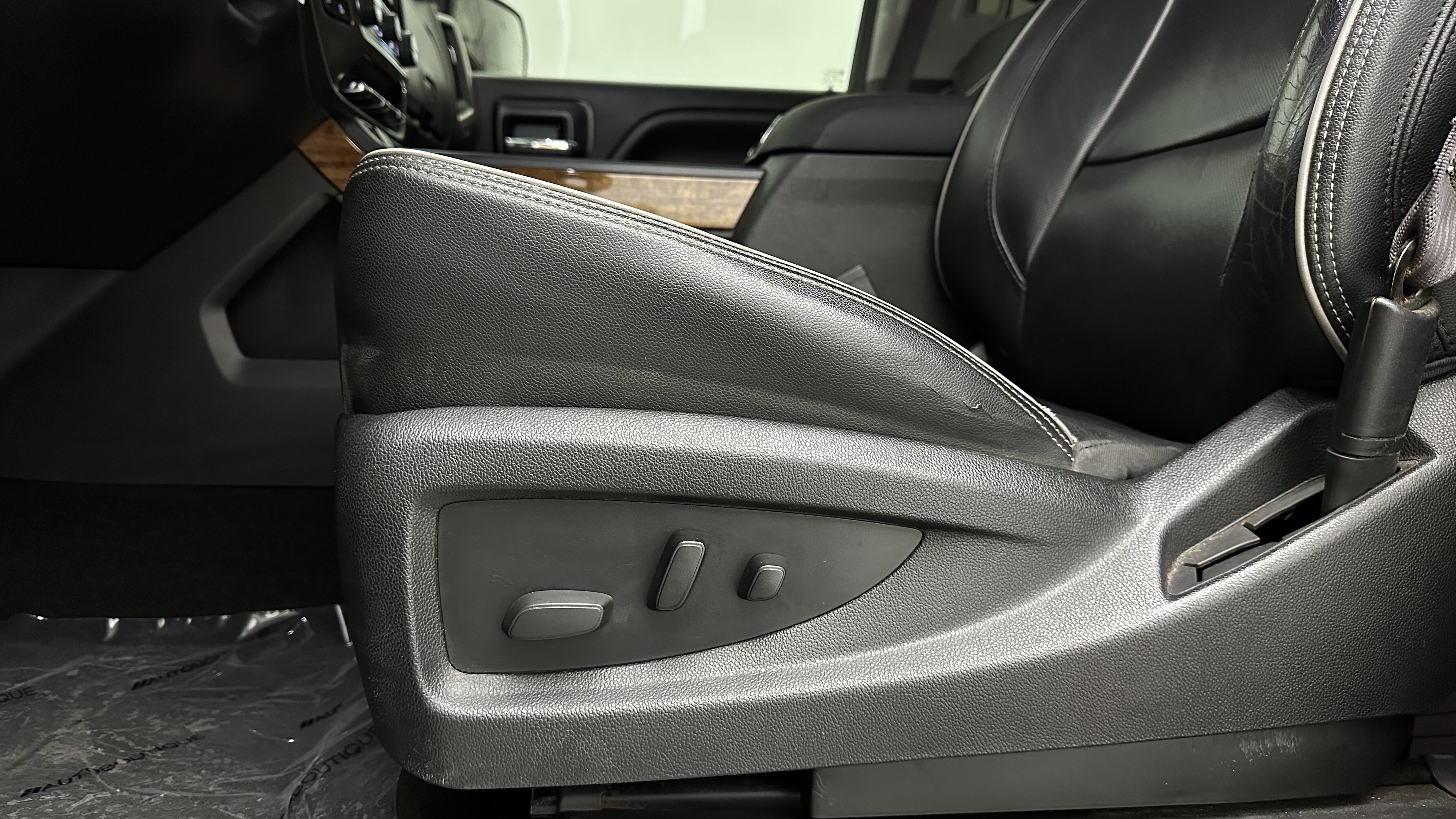 Used 2017 Chevrolet Silverado 1500 High Country AWD/4WD image 14