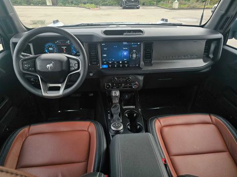 Used 2025 Ford Bronco Base image 20