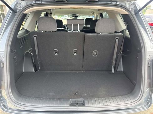 Used 2022 Hyundai Palisade SE FWD image 13