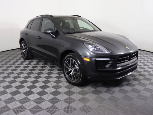 Used 2025 Porsche Macan image 8