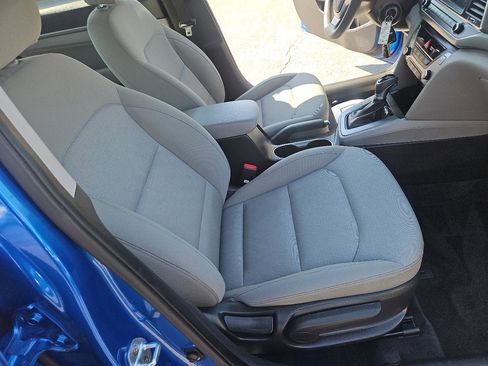 Used 2017 Hyundai Elantra SE image 14
