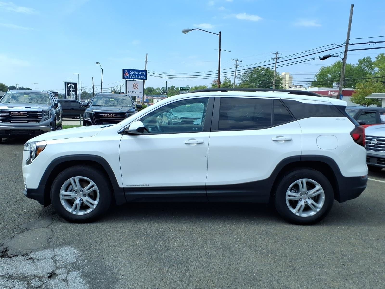 Certified 2024 GMC Terrain SLE w/ Driver Convenience Package FWD image 7
