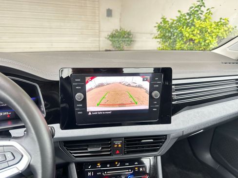 Used 2025 Volkswagen Jetta SE image 17