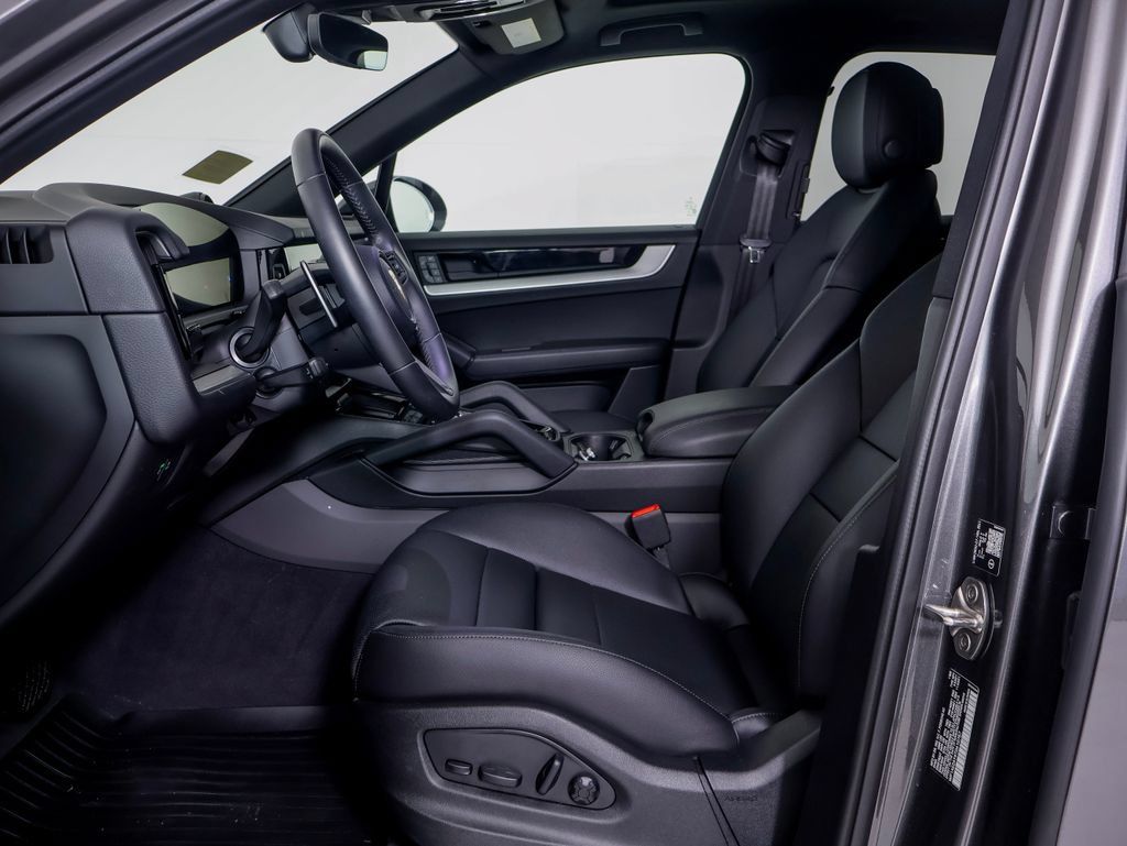 Certified 2026 Porsche Cayenne E-Hybrid AWD/4WD image 4