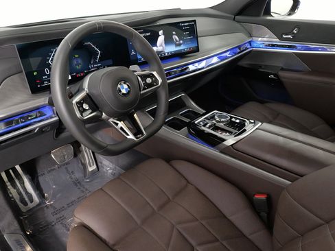 Used 2023 BMW 760i xDrive w/ Executive Package image 29