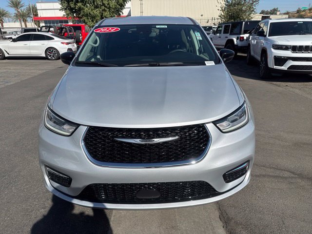 Certified 2024 Chrysler Pacifica Touring-L FWD image 9