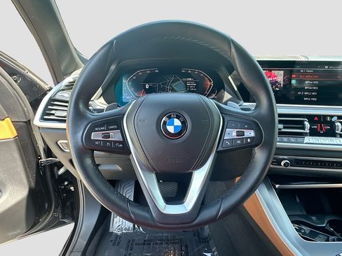 Certified 2022 BMW X5 sDrive40i w/ Premium Package RWD image 11