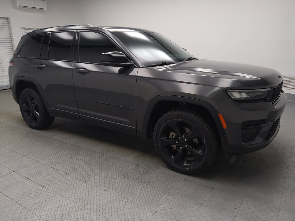 Used 2023 Jeep Grand Cherokee Altitude AWD/4WD image 11