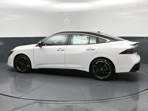 New 2026 Nissan Sentra SR w/ SR Premium Package FWD image 29