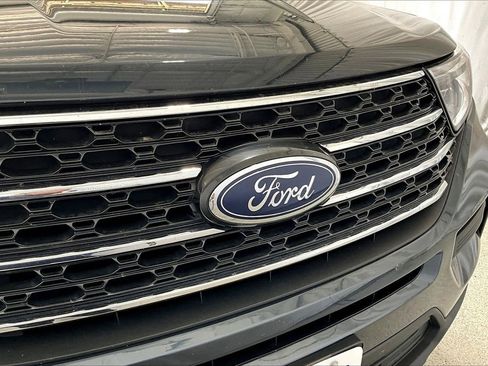 Used 2022 Ford Explorer XLT image 7