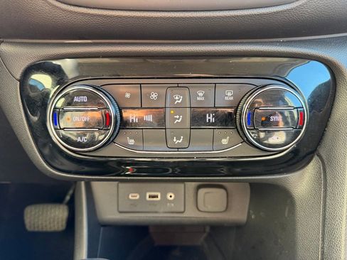 Used 2021 Buick Encore GX Essence image 23