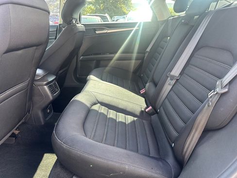 Used 2013 Ford Fusion SE FWD image 15