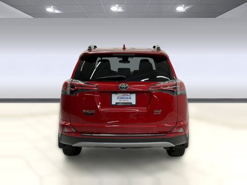 Used 2017 Toyota RAV4 XLE AWD/4WD image 8