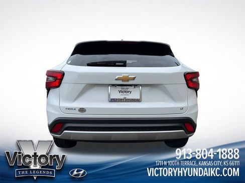 Used 2025 Chevrolet Trax LT FWD image 4
